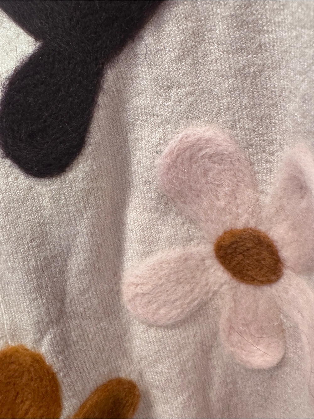 Super Soft Floral-Appliqué Open-Front Cardigan Aaeda - Boho Cottagecore - Picture 6 of 9